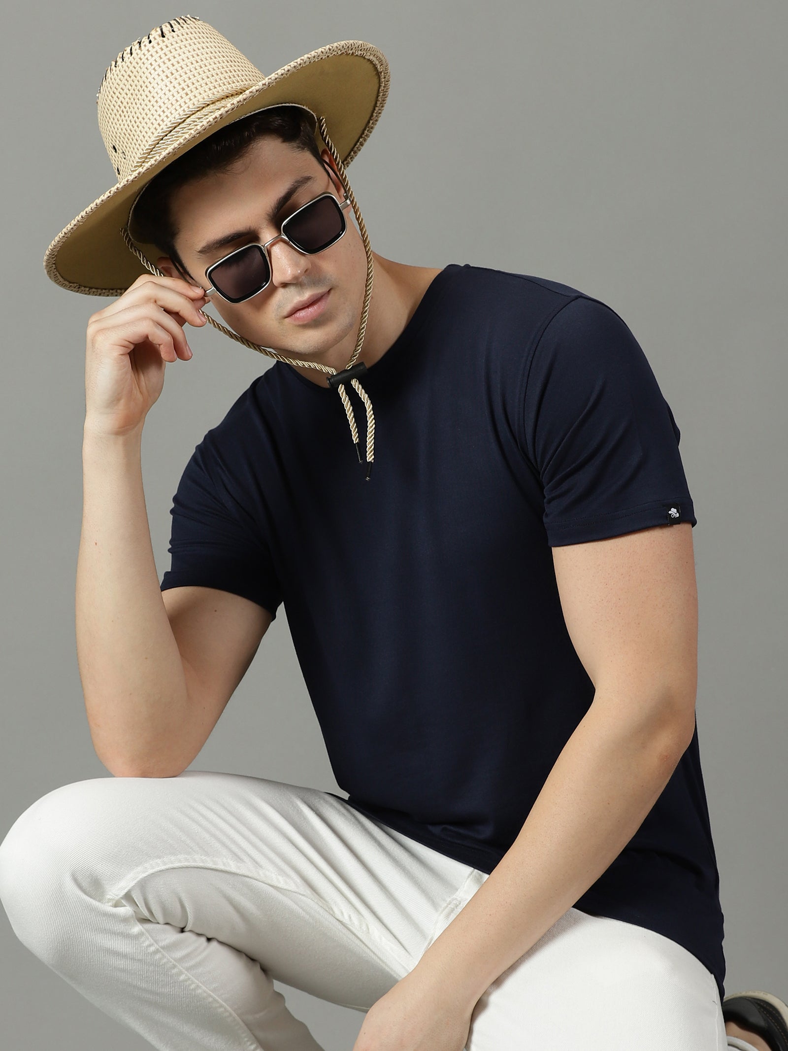 Navy Blue Solid Crew Neck T-shirt – Incognito